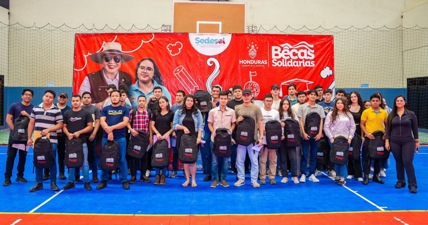 Sedesol inicia gira nacional para firma de contratos de reingreso a Becas Solidarias 2025...